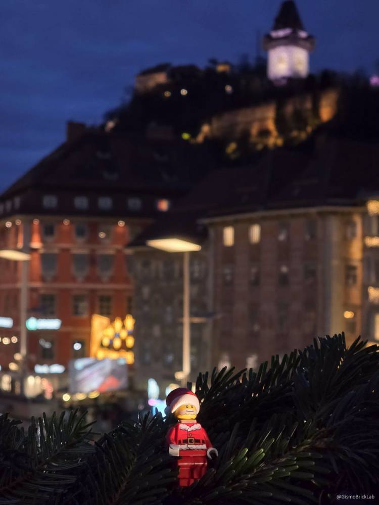 Weihnachtsmann besucht Grazer Advent Christkindlmarkt